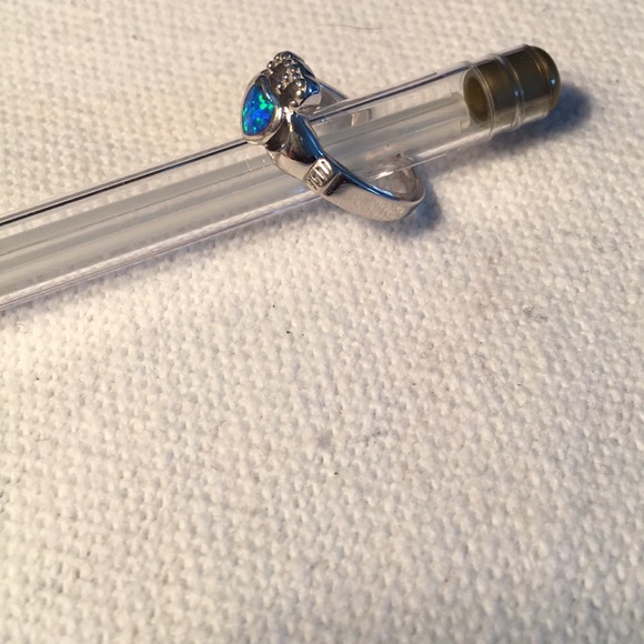 Ring - Picture 3 of 3